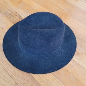 Aritzia Wilfred Charcoal Grey Fedora Hat Size M/L NWOT